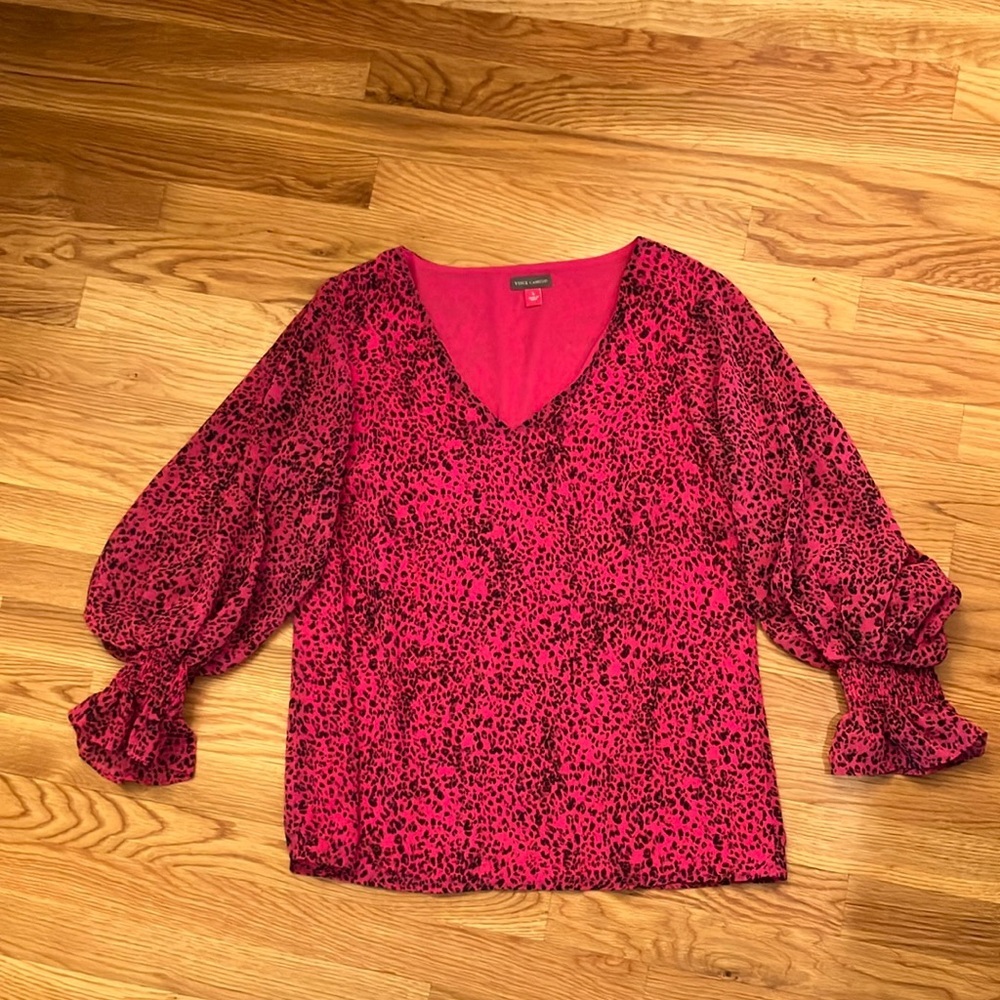Vince Camuto Small Pink and Black Blouse V neck